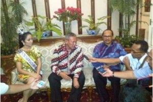 Putri Pariwisata saat berkunjung ke Kuningan.